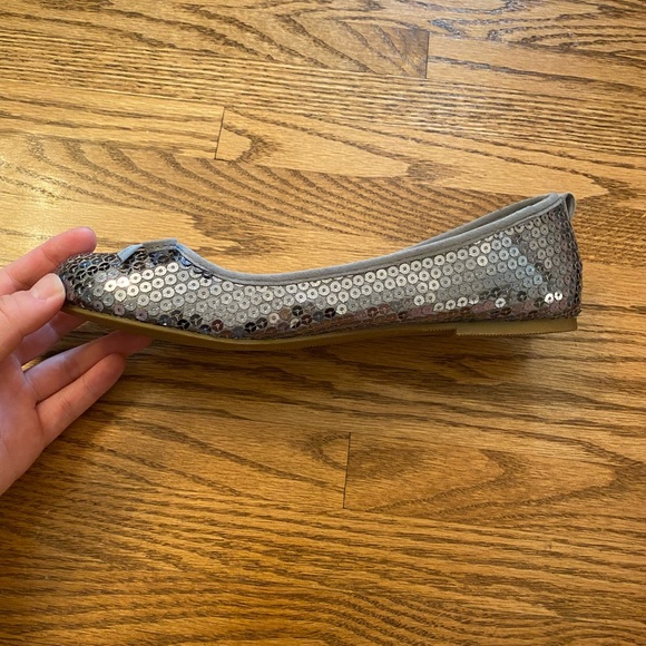 Super cute flats from Joe fresh. Barely worn, perfect condition - Picture 2 of 4